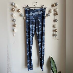 Beyond Yoga Blue Camouflage Leggings
